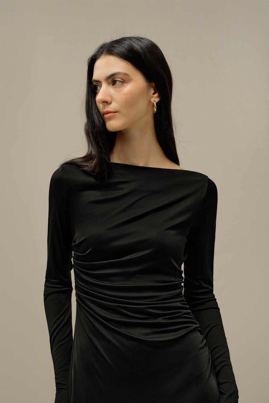 Vestido Midi Arrugado de Seda Elegante