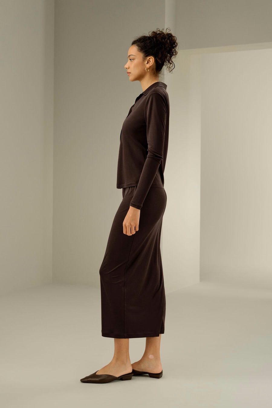 Falda Midi de Seda Elegante