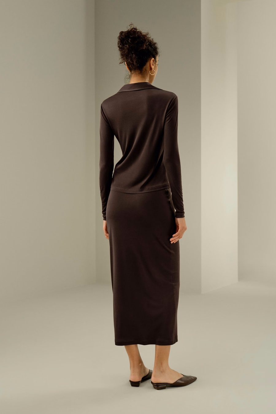 Falda Midi de Seda Elegante