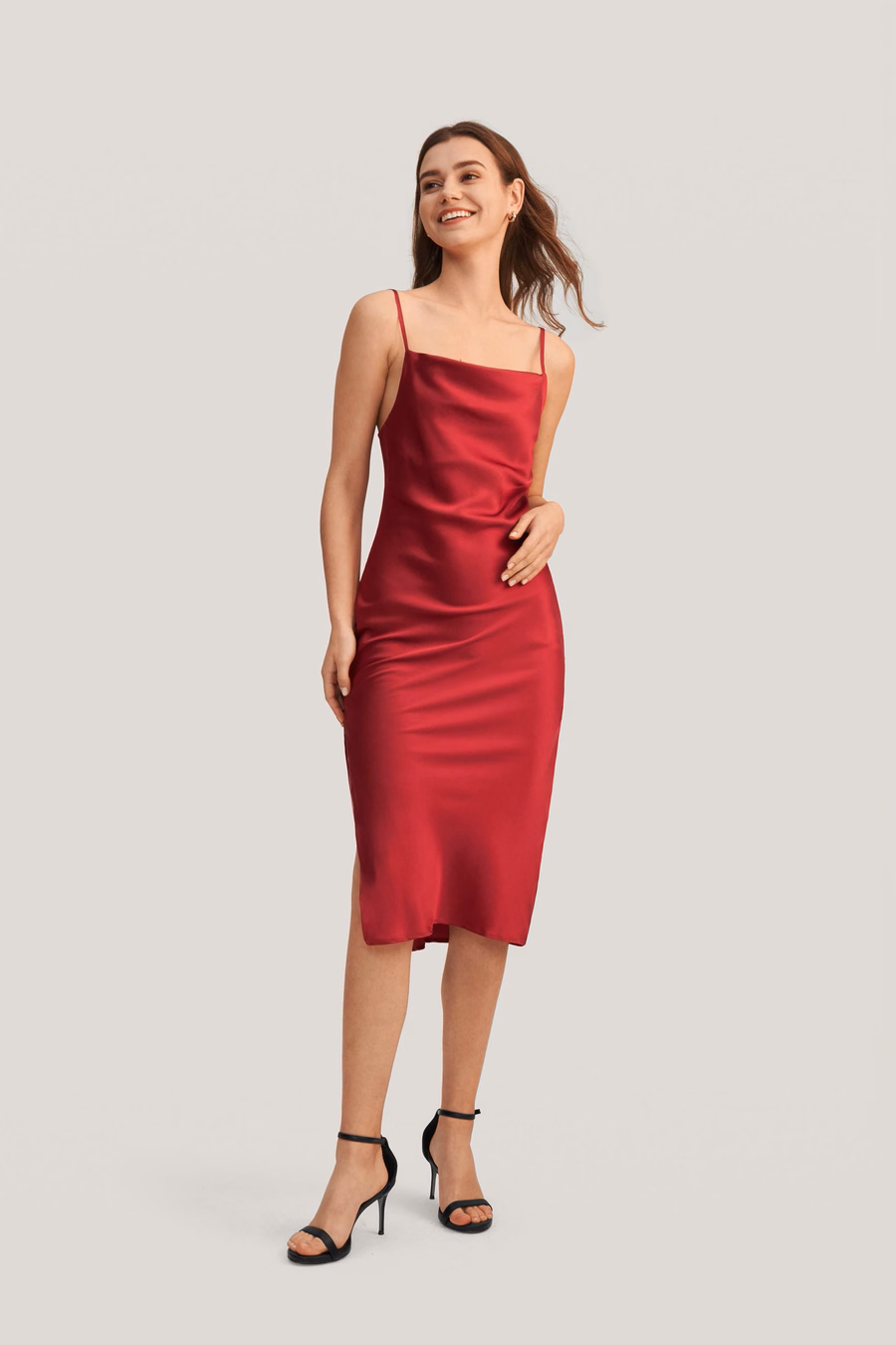 Vestido de Seda con Cuello Cowl Elegante y Atractivo