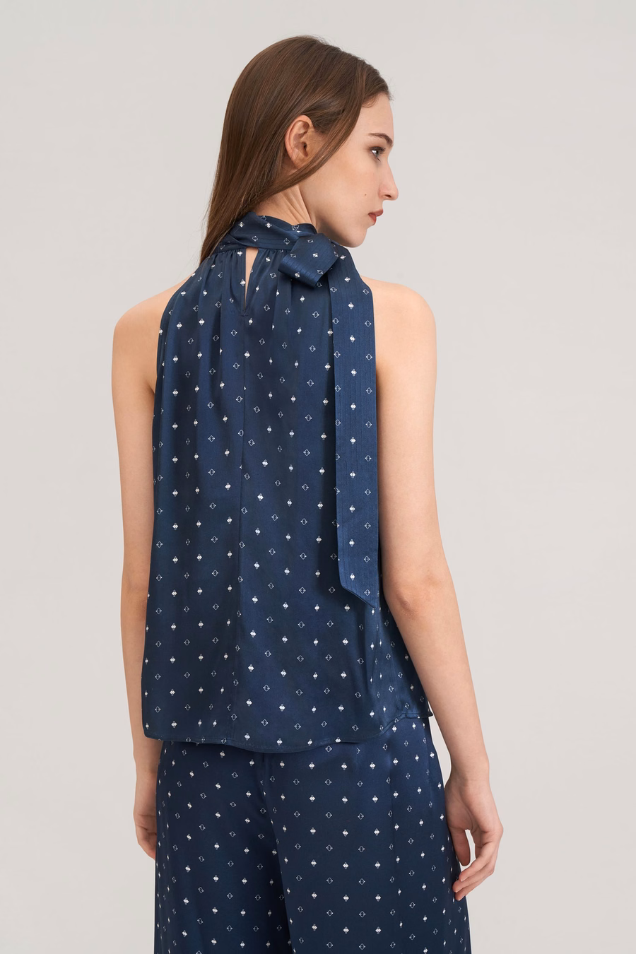 Camisa de seda con cuello halter
