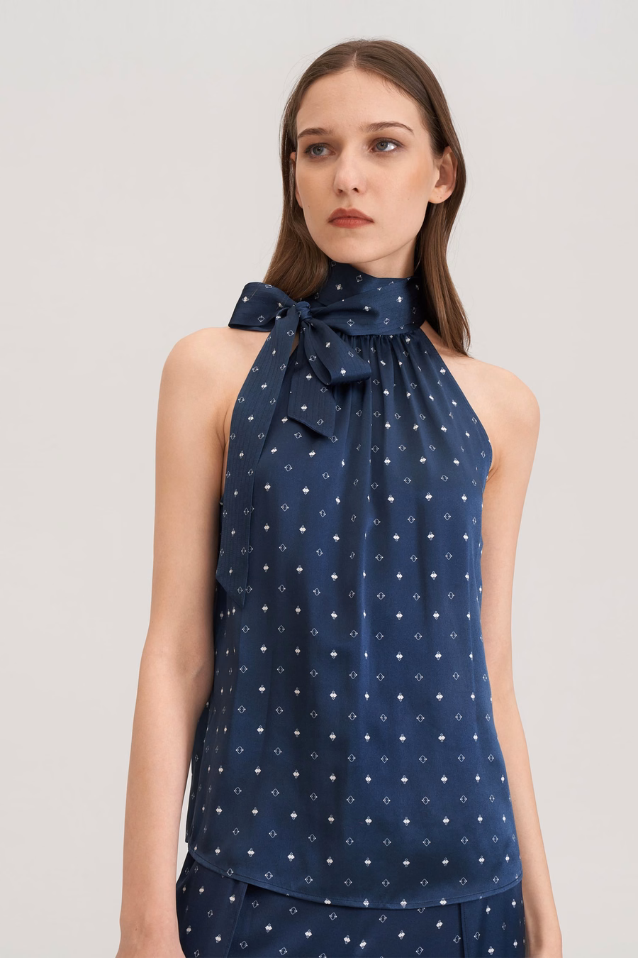 Camisa de seda con cuello halter
