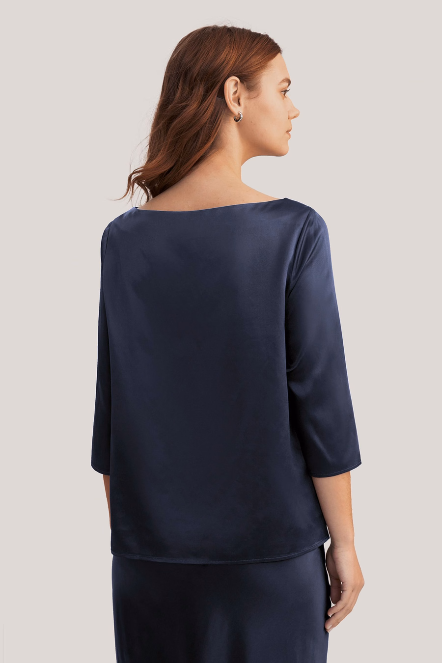 Blusa de seda con cuello barco de 3/4 de manga