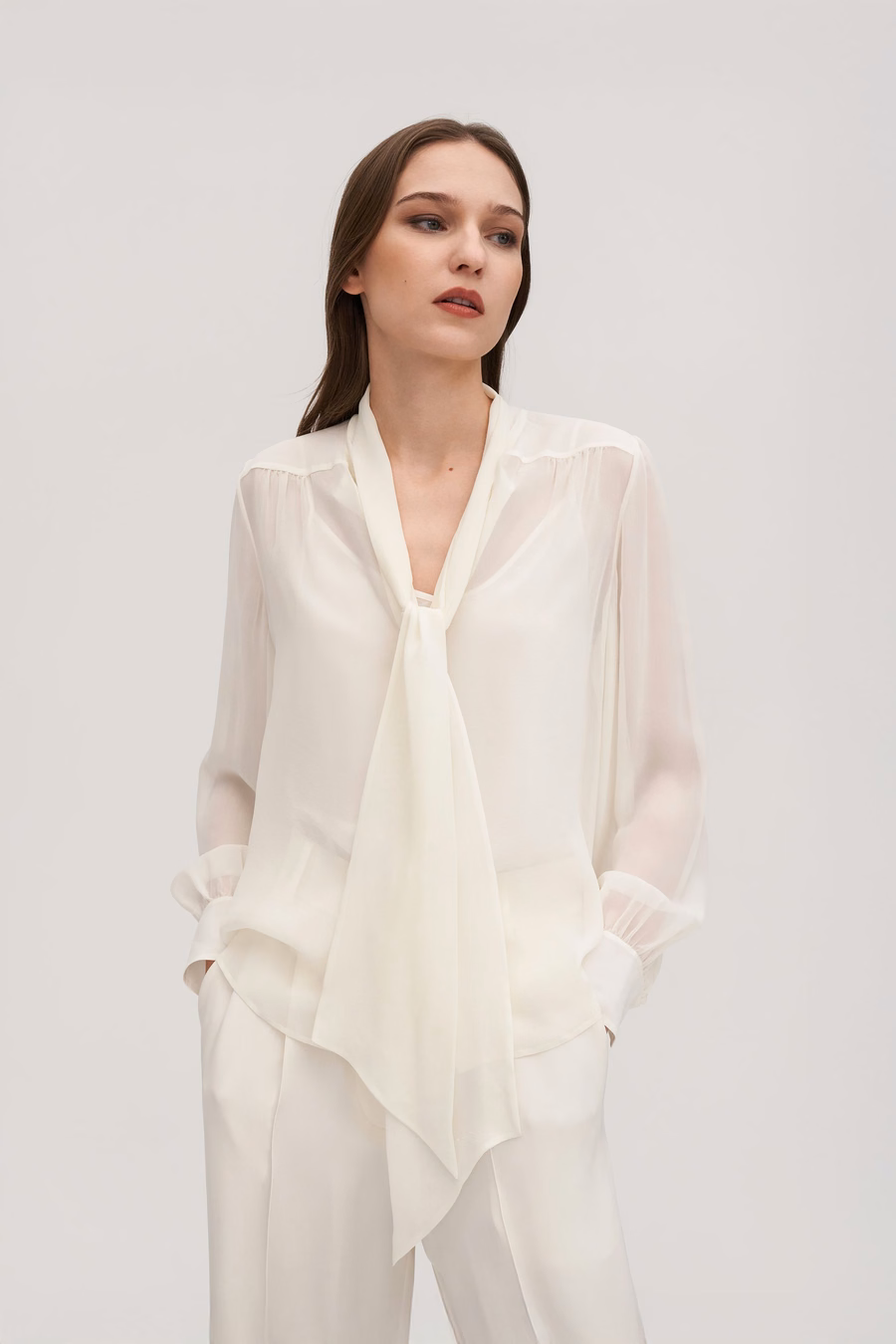 Blusa de Seda Jazmín con Pajarita