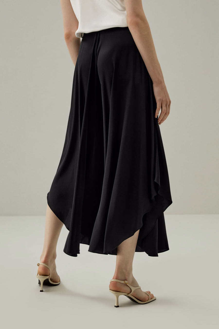 Pantalones de seda de pierna ancha