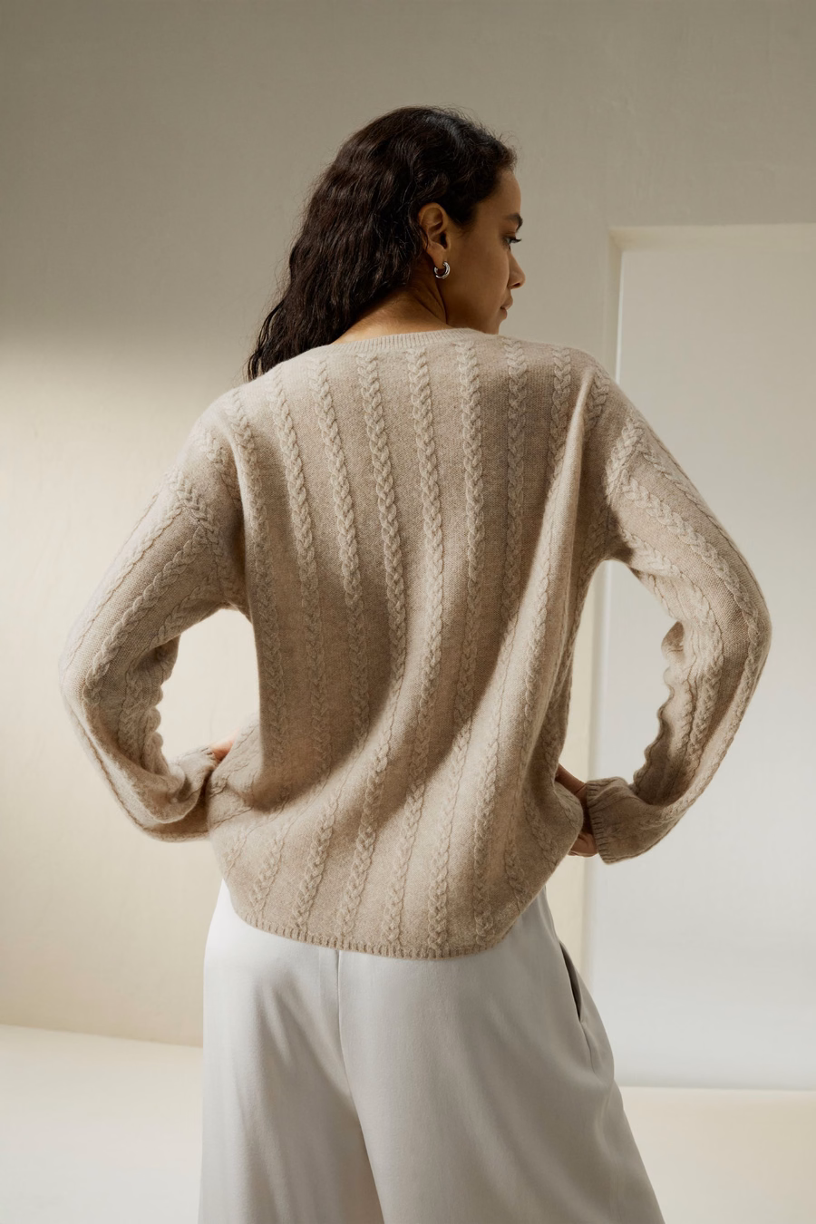 Sweater de cachemira de punto en cable semitranslúcido