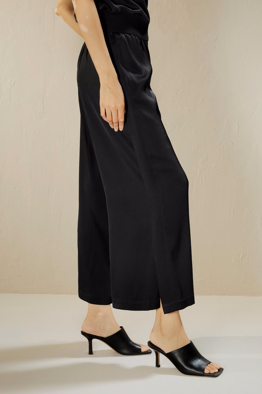 Pantalones de seda con pierna ancha y cortos