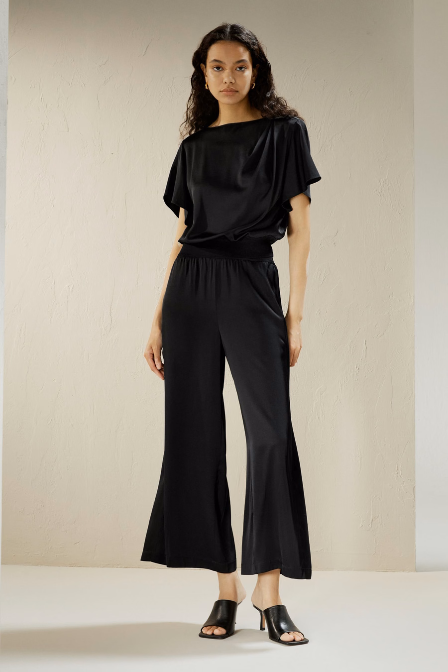 Pantalones de seda con pierna ancha y cortos