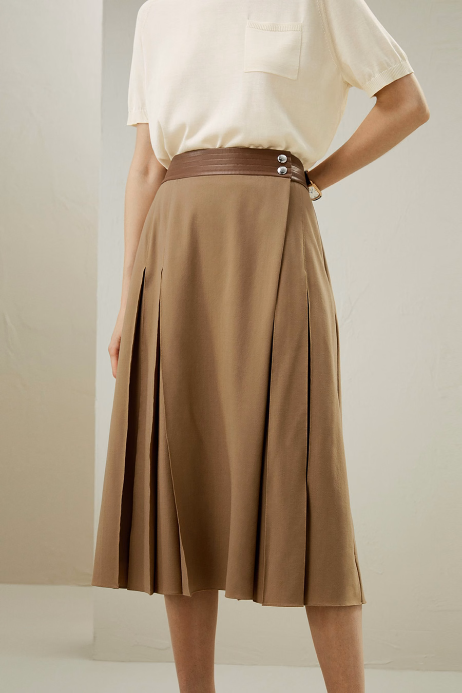 Falda midi envolvente de lana merina