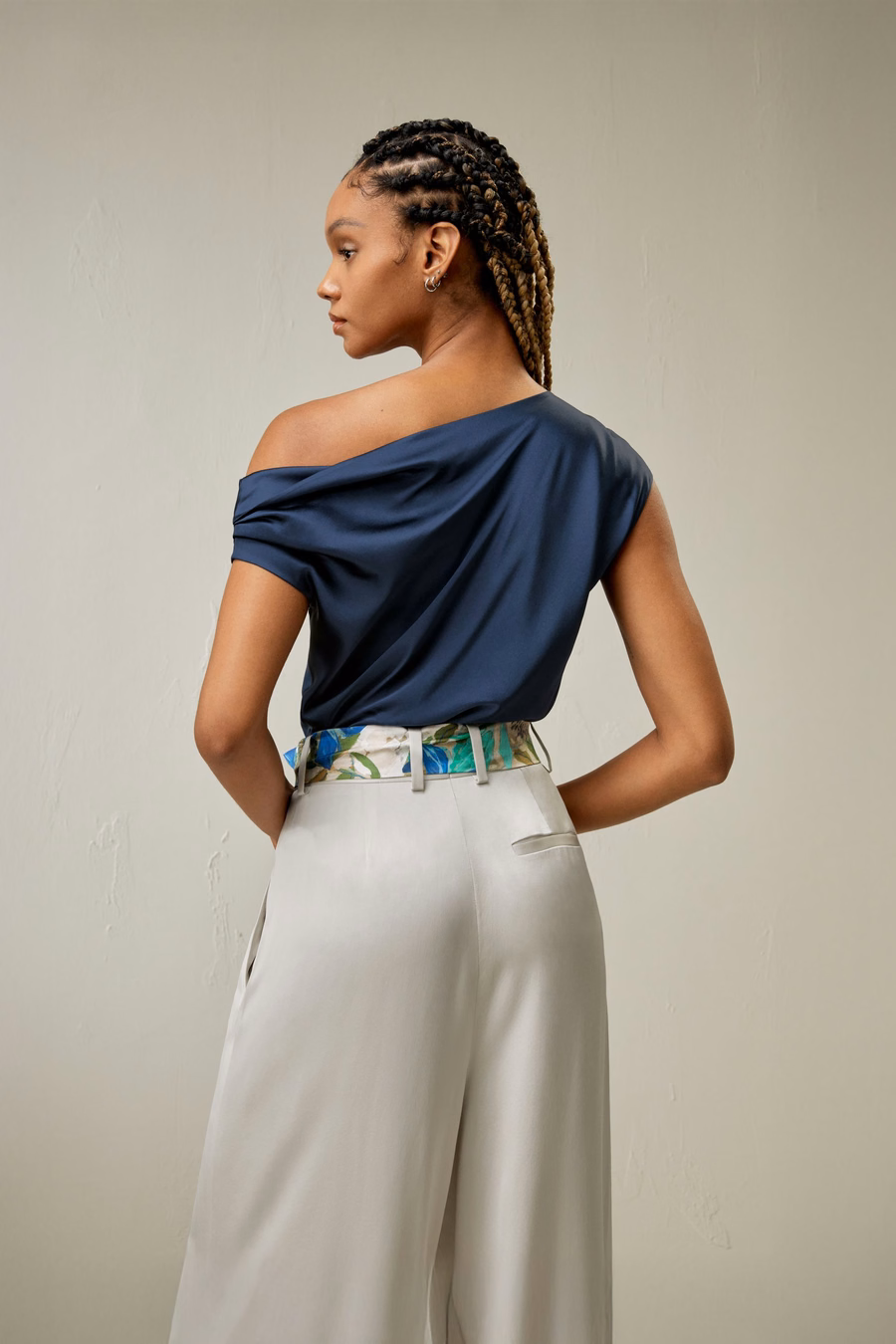 Top de Seda con Cuello Barco