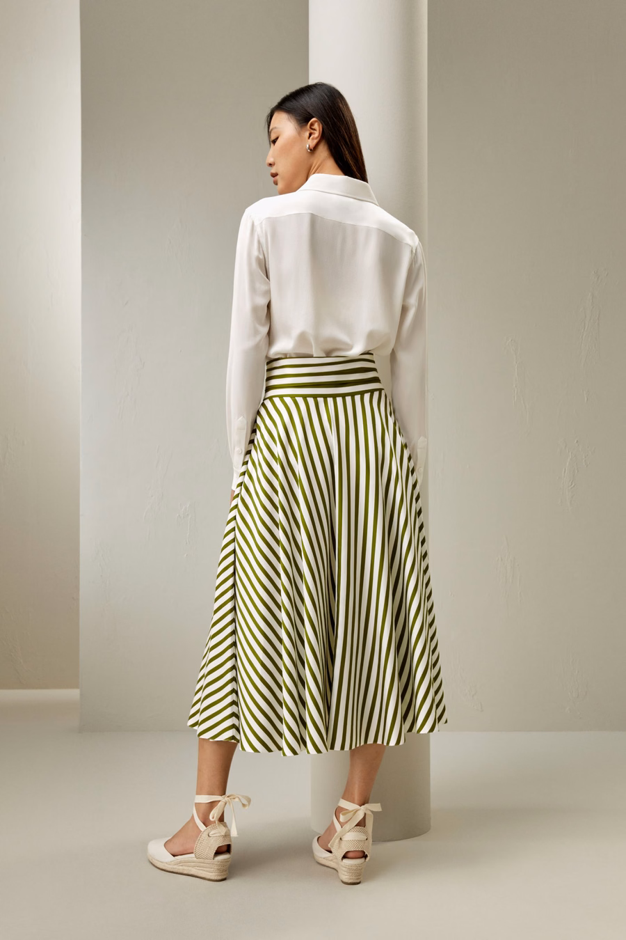 Falda midi de seda a rayas