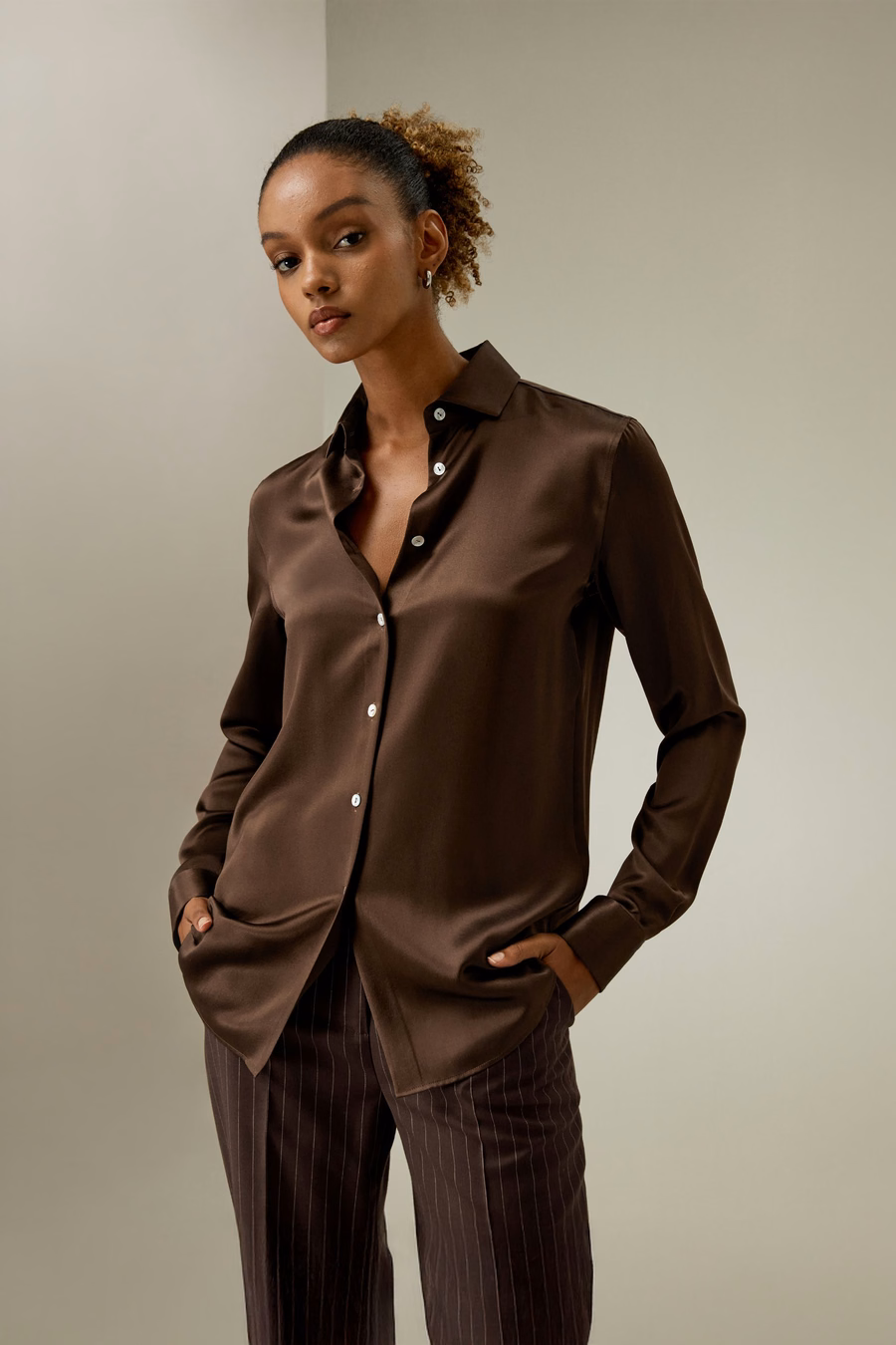Camisa de Seda con Cuello Abierto