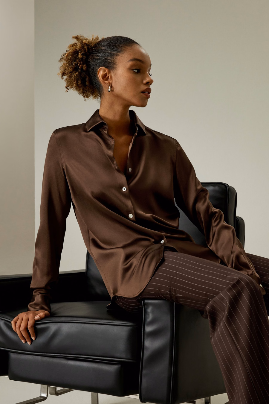Camisa de Seda con Cuello Abierto