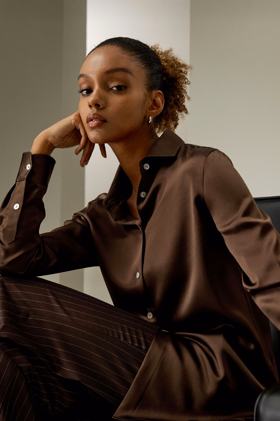 Camisa de Seda con Cuello Abierto