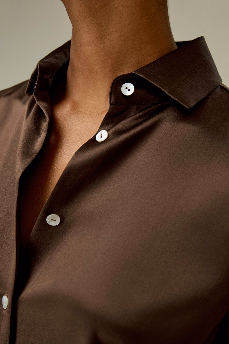 Camisa de Seda con Cuello Abierto
