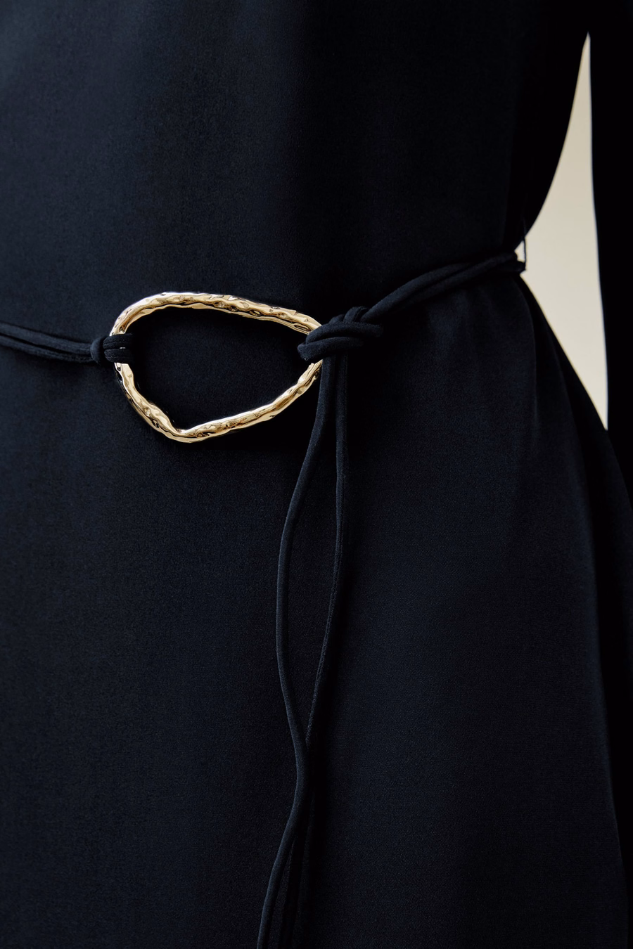 Vestido Midi con Cuello Barco y Cinturón