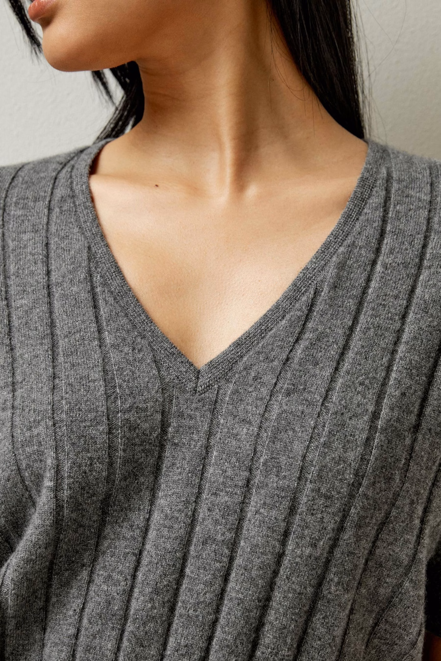 Camisa de Cachemira con Cuello en V