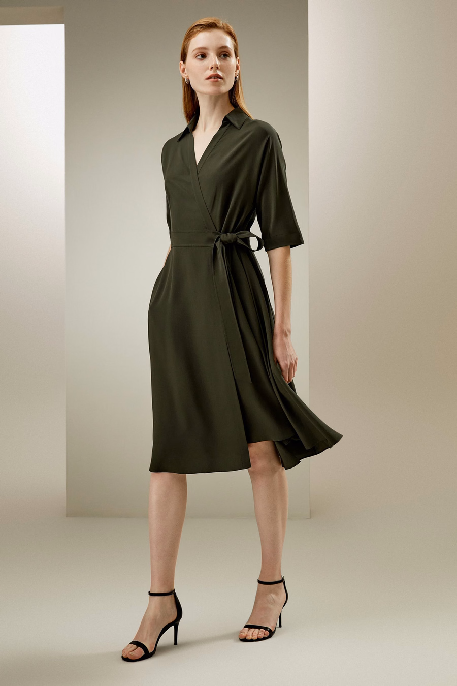 Vestido envolvente con lazo delantero