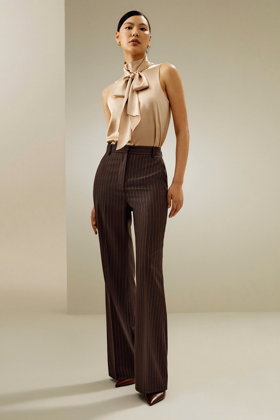Blusa de Seda sin Mangas con Cuello de Lazo