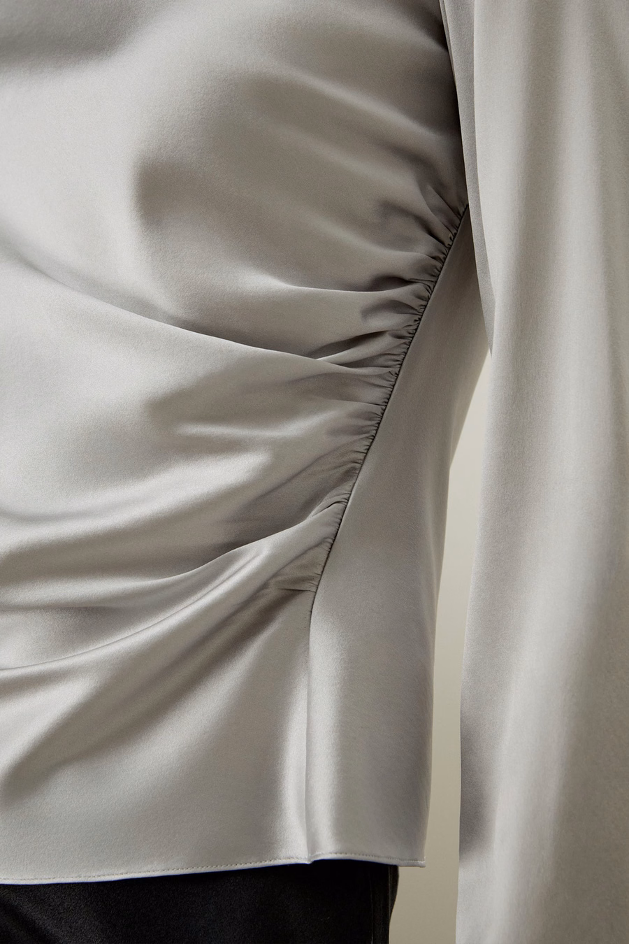 Blusa de seda con onda oblicua