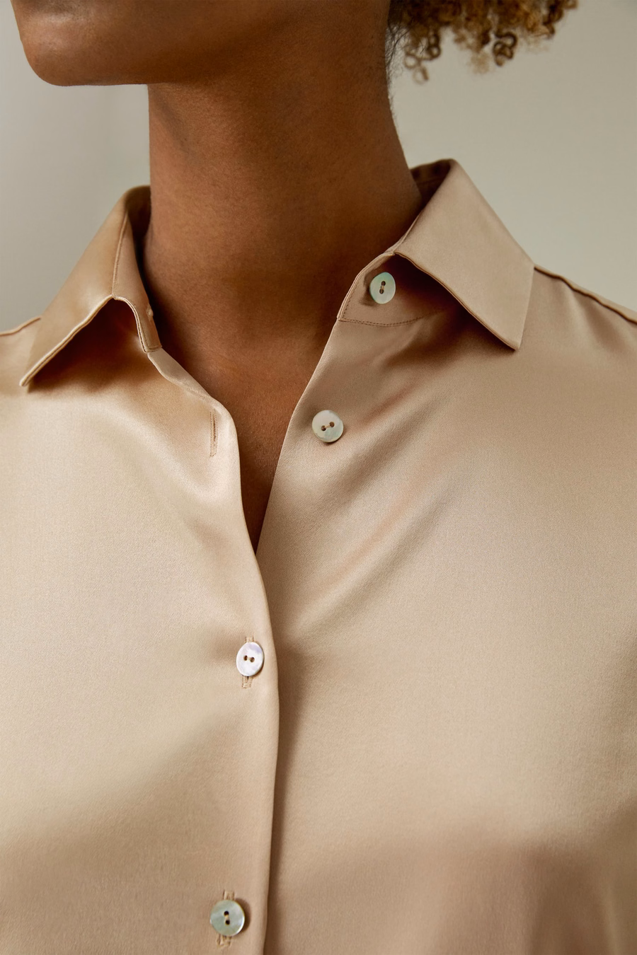 Camisa de Seda con Cuello Abierto