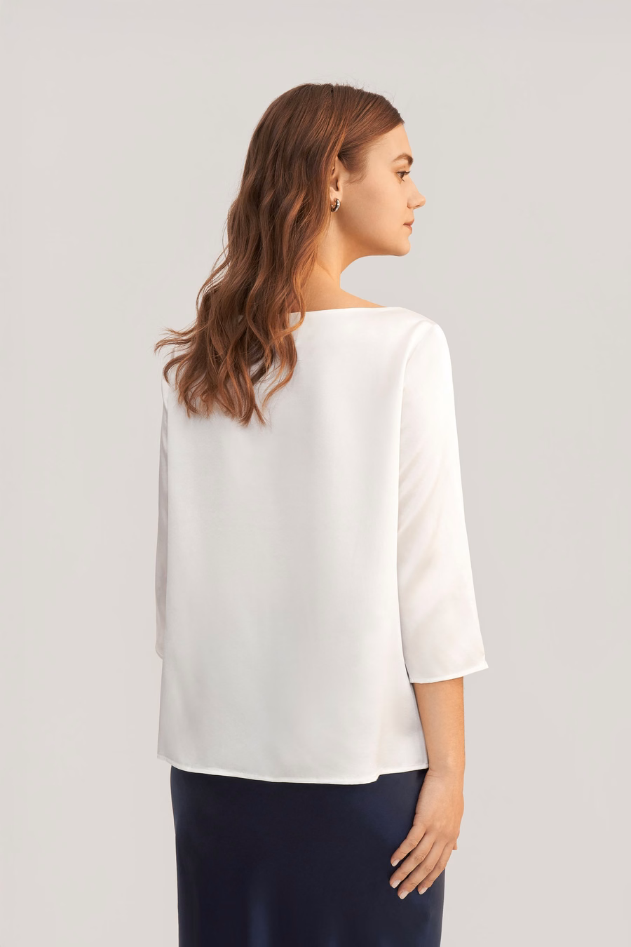 Blusa de seda con cuello barco de 3/4 de manga