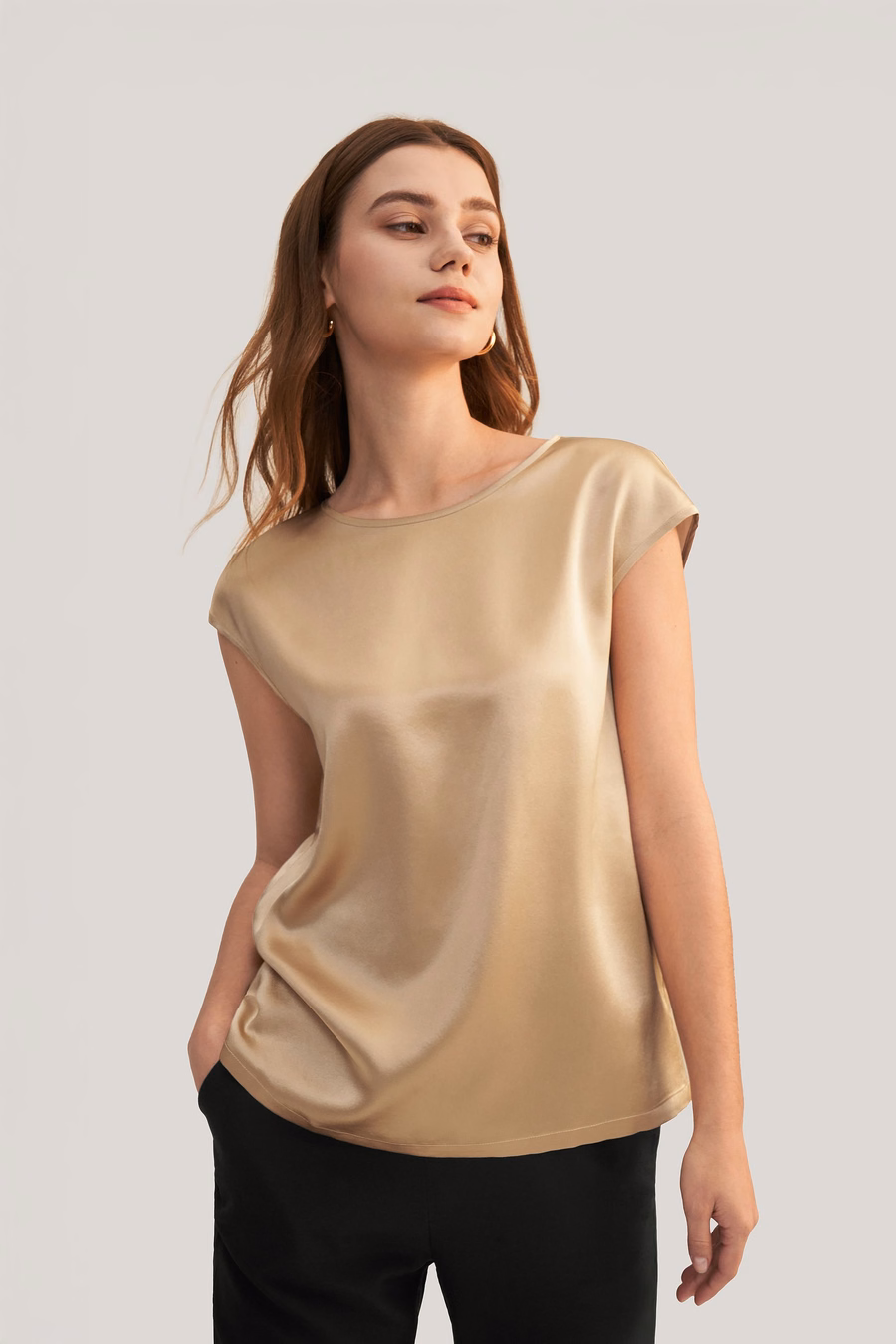 camiseta de seda con mangas básicas