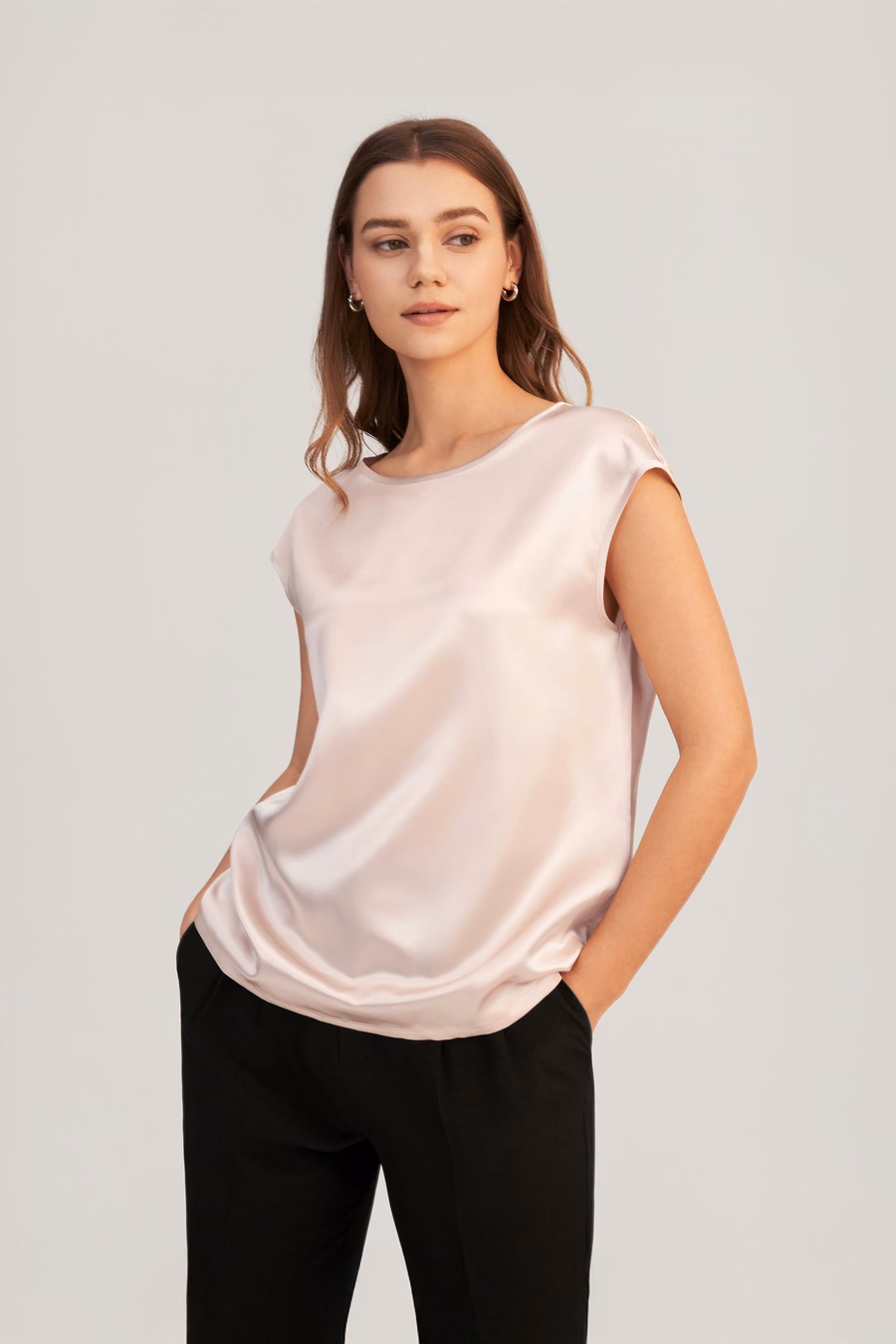 camiseta de seda con mangas básicas