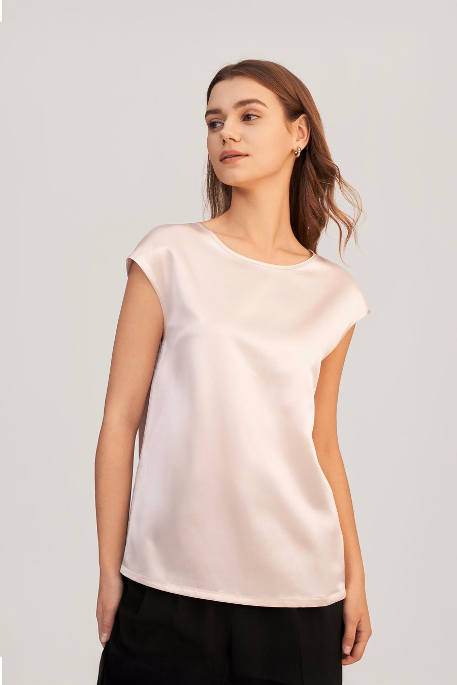camiseta de seda con mangas básicas