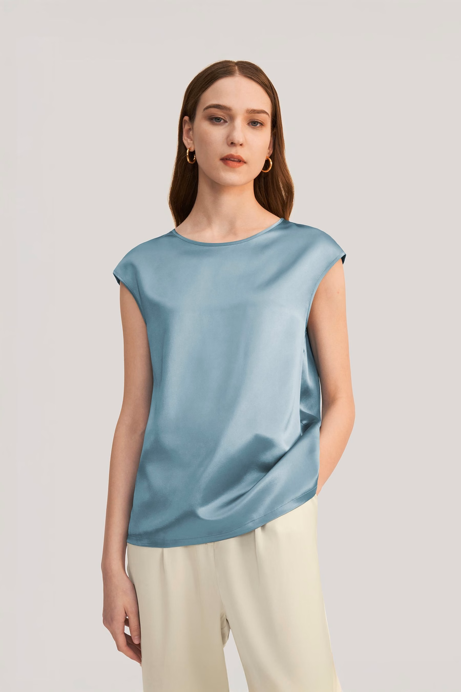 camiseta de seda con mangas básicas