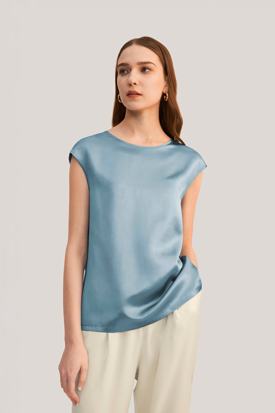 camiseta de seda con mangas básicas