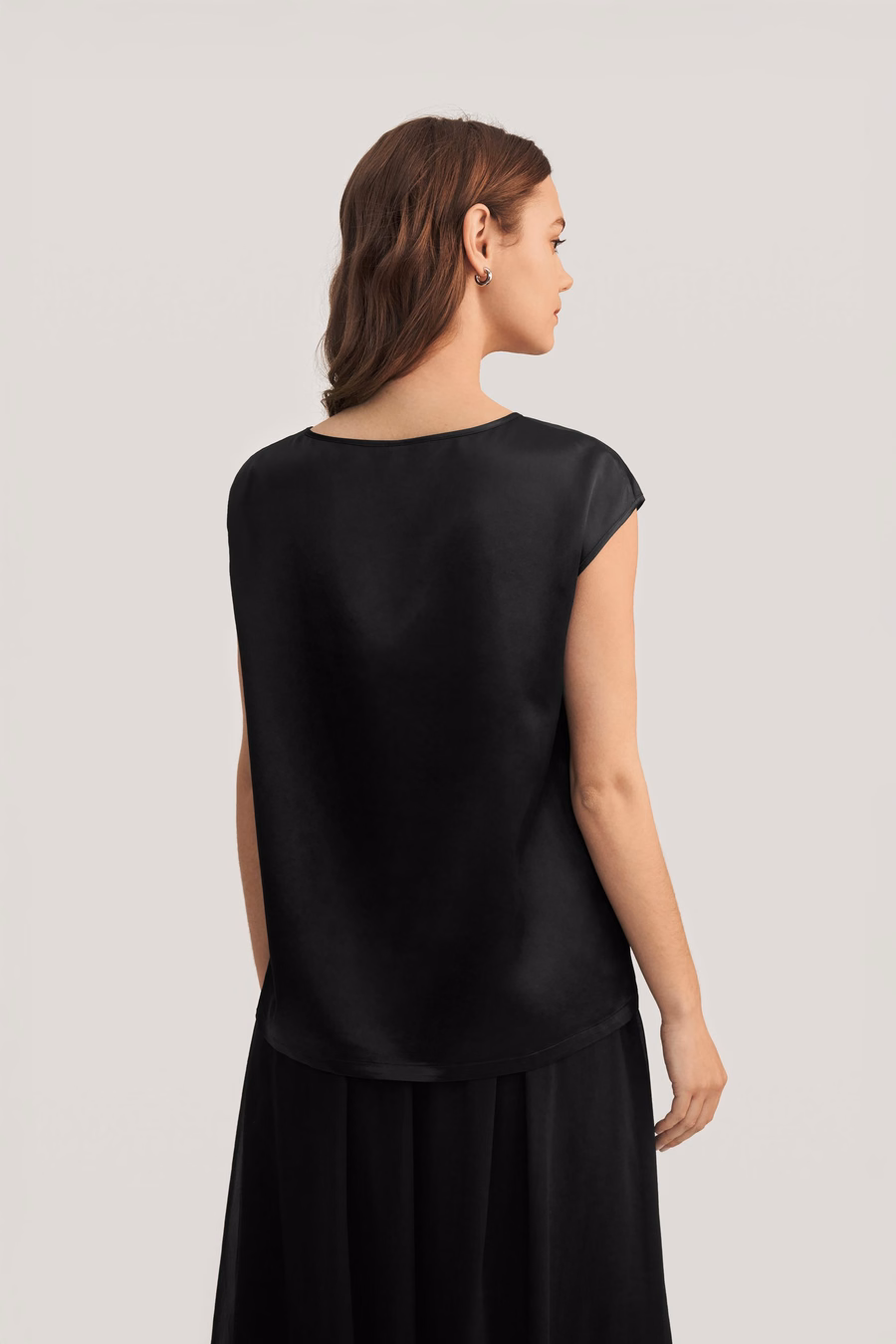 camiseta de seda con mangas básicas