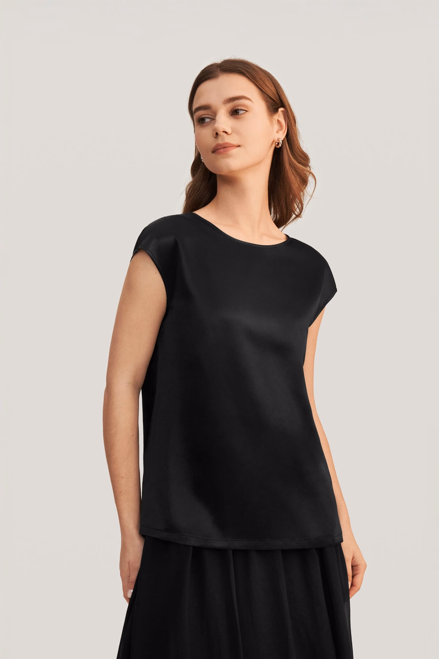 camiseta de seda con mangas básicas