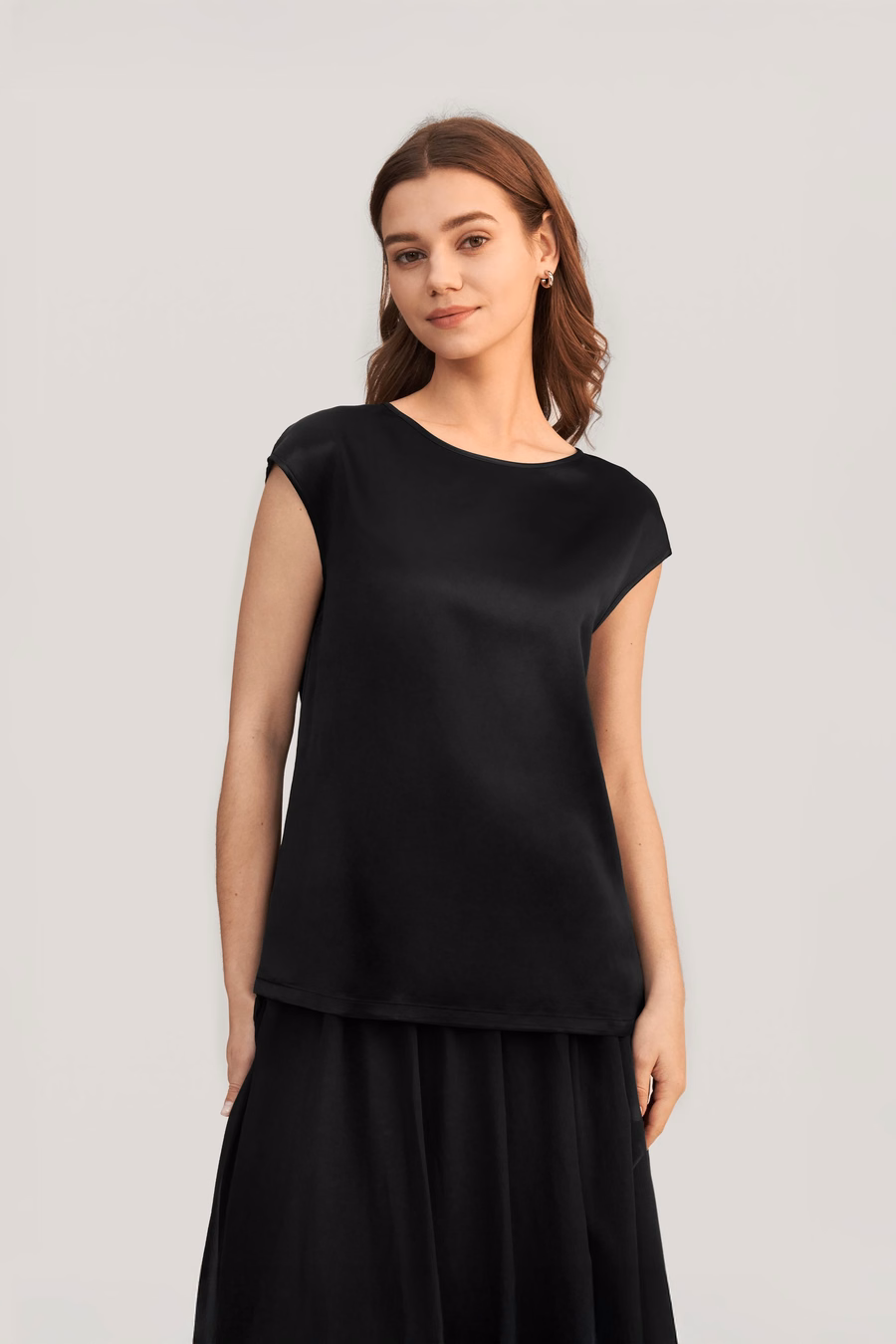 camiseta de seda con mangas básicas