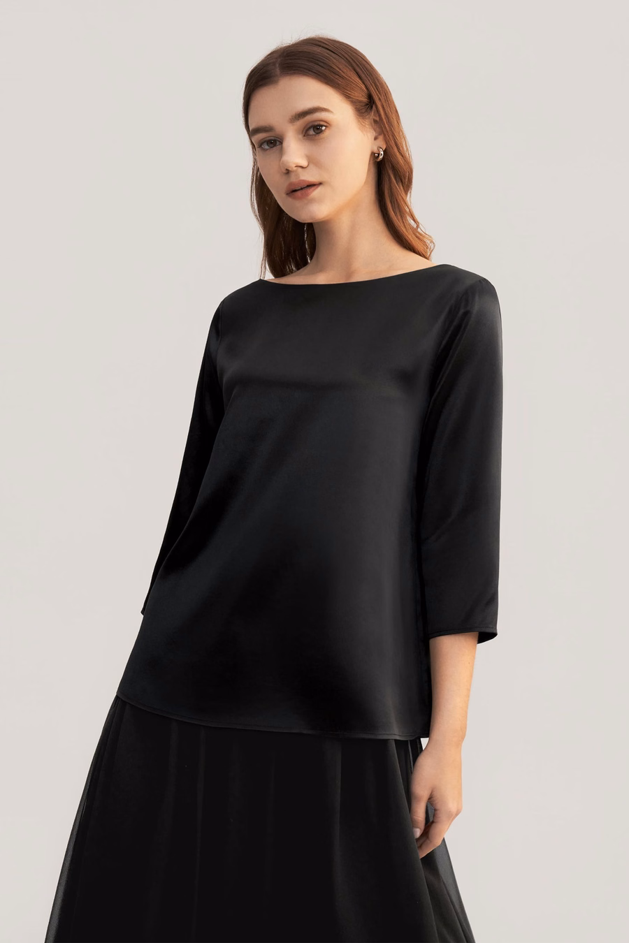 Blusa de seda con cuello barco de 3/4 de manga