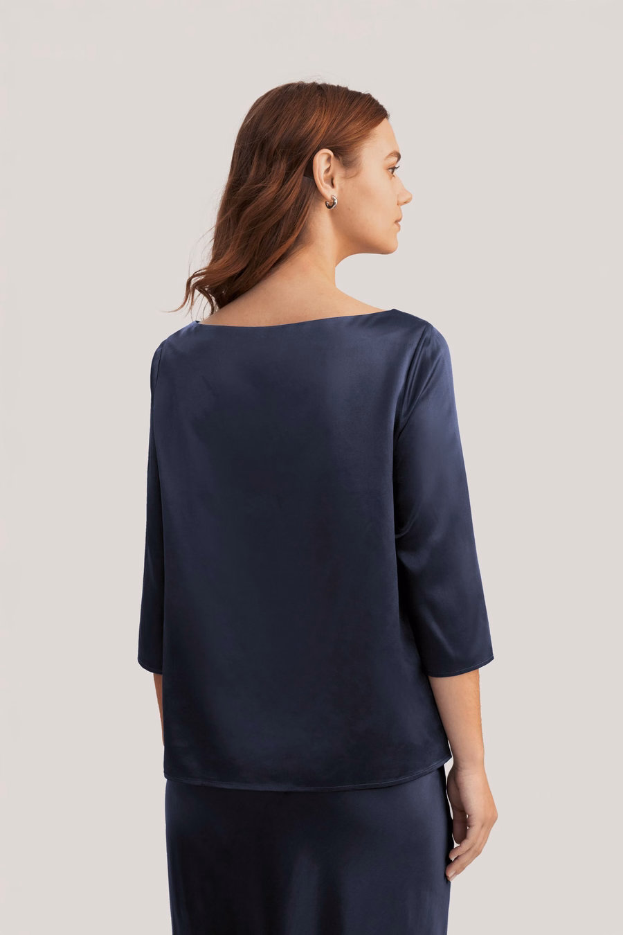 Blusa de seda con cuello barco de 3/4 de manga