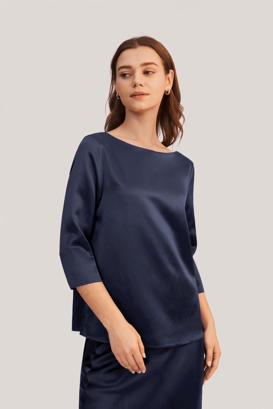 Blusa de seda con cuello barco de 3/4 de manga