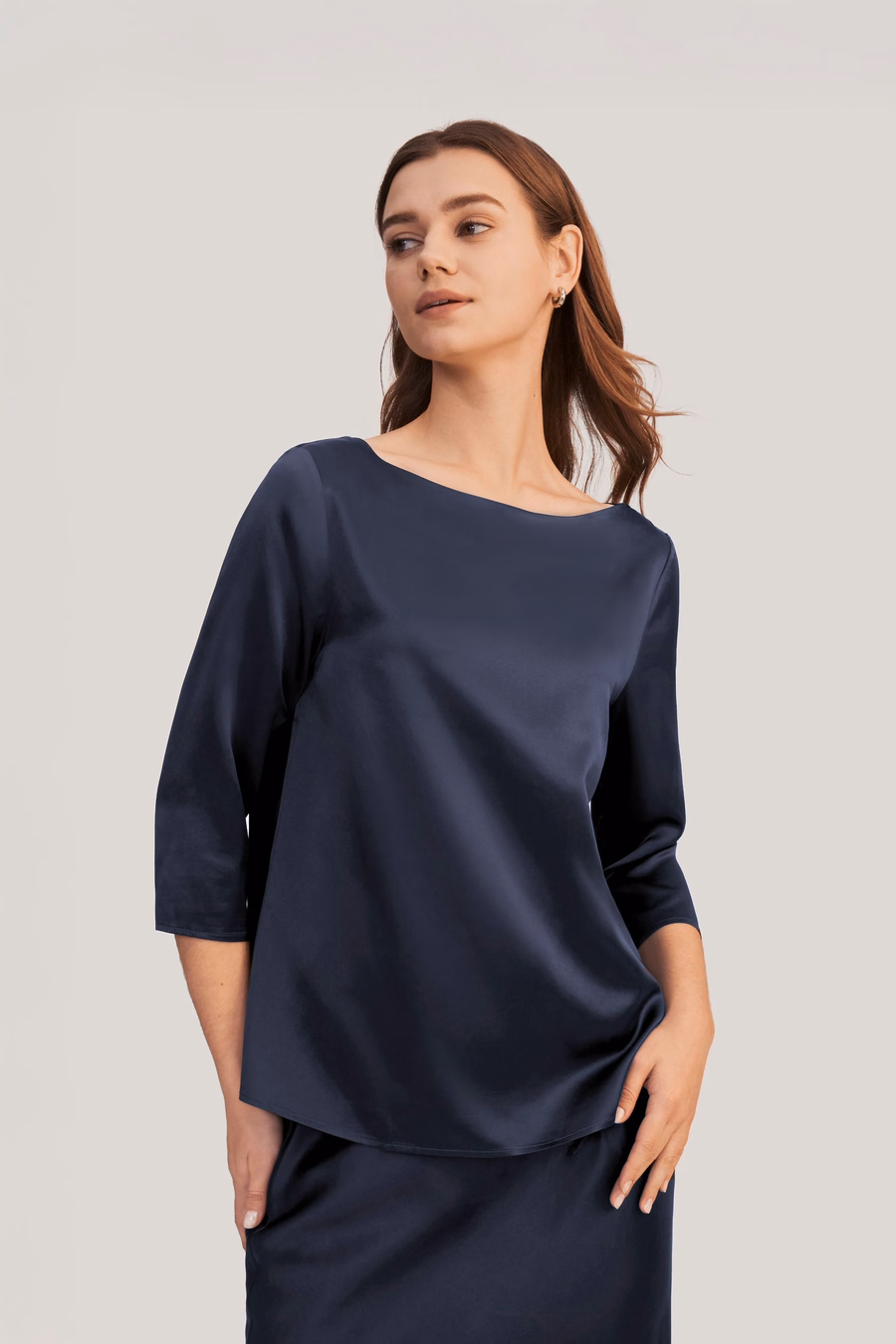 Blusa de seda con cuello barco de 3/4 de manga