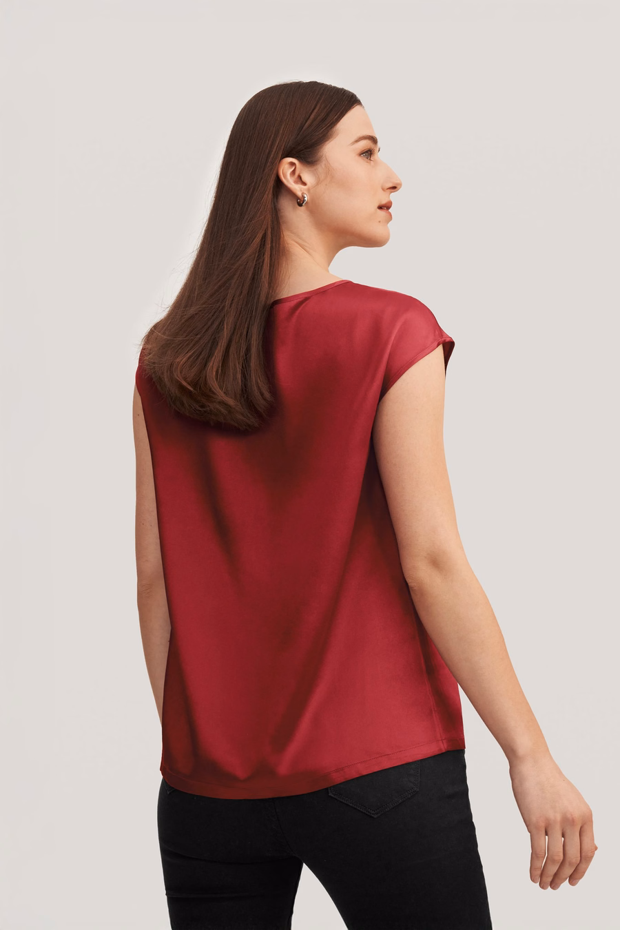 camiseta de seda con mangas básicas