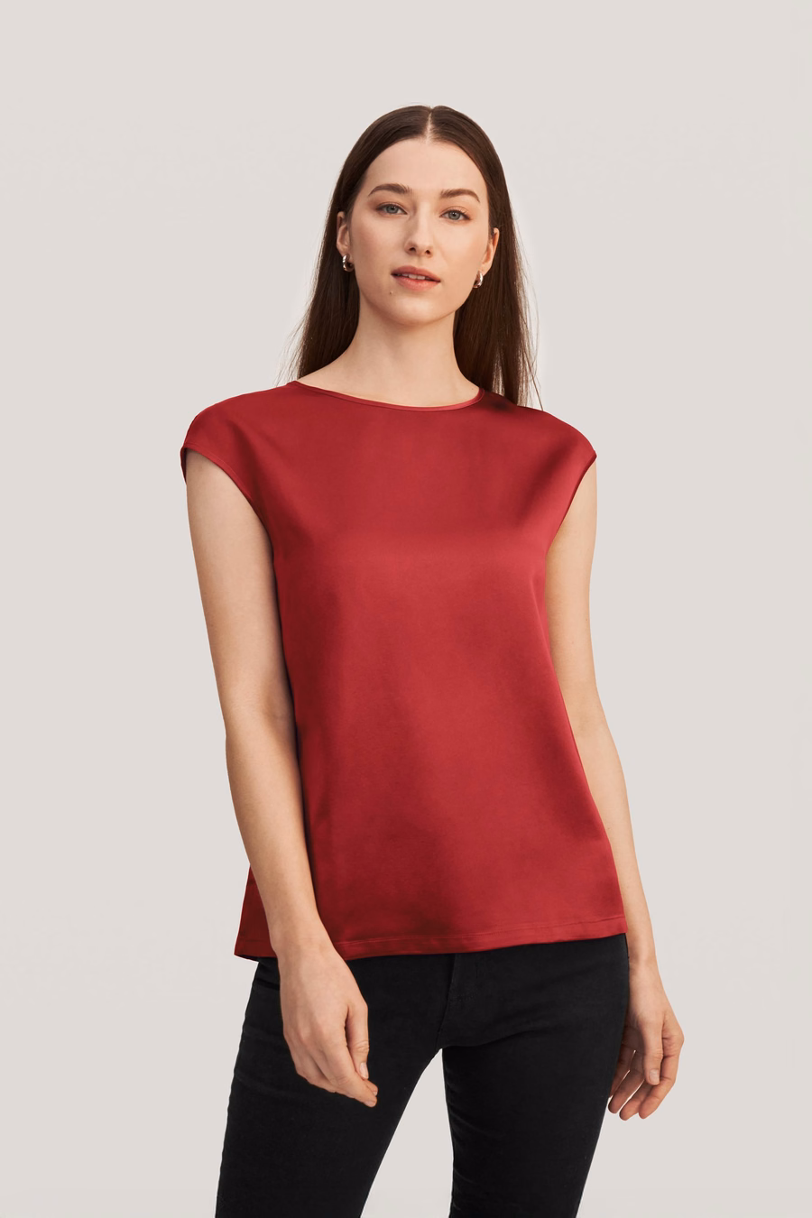 camiseta de seda con mangas básicas