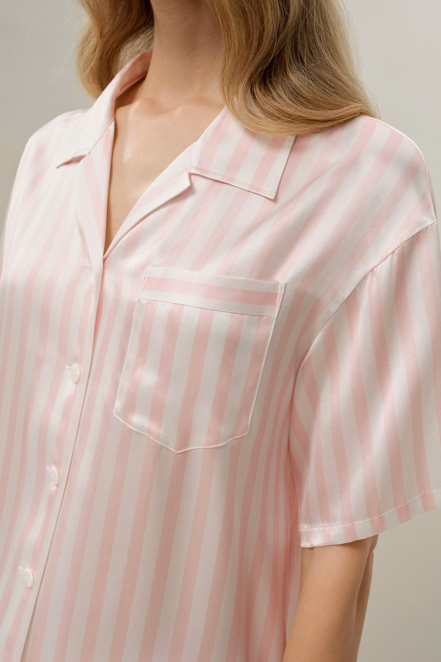 Conjunto de Pijama Corto de Charmeuse Rayado