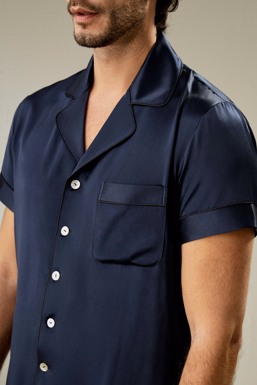 Conjunto de Pijamas Cortos de Seda con Ribete Contraste