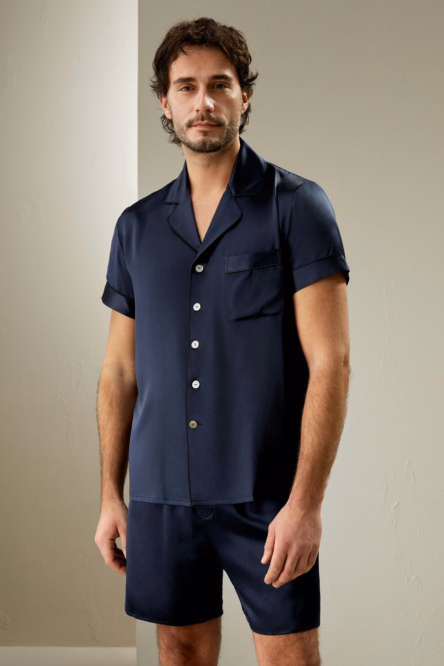 Conjunto de Pijamas Cortos de Seda con Ribete Contraste