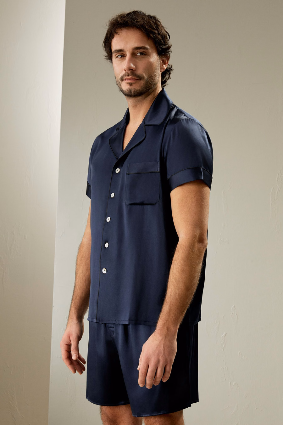 Conjunto de Pijamas Cortos de Seda con Ribete Contraste