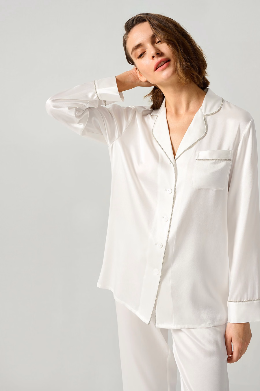 Conjunto de pijamas de seda para mujer con trim de strass.