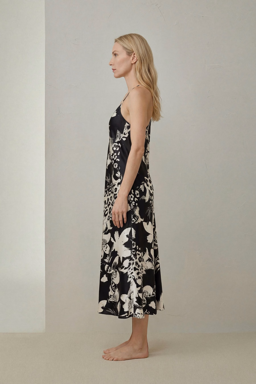 Maxi camisón de seda minimalista