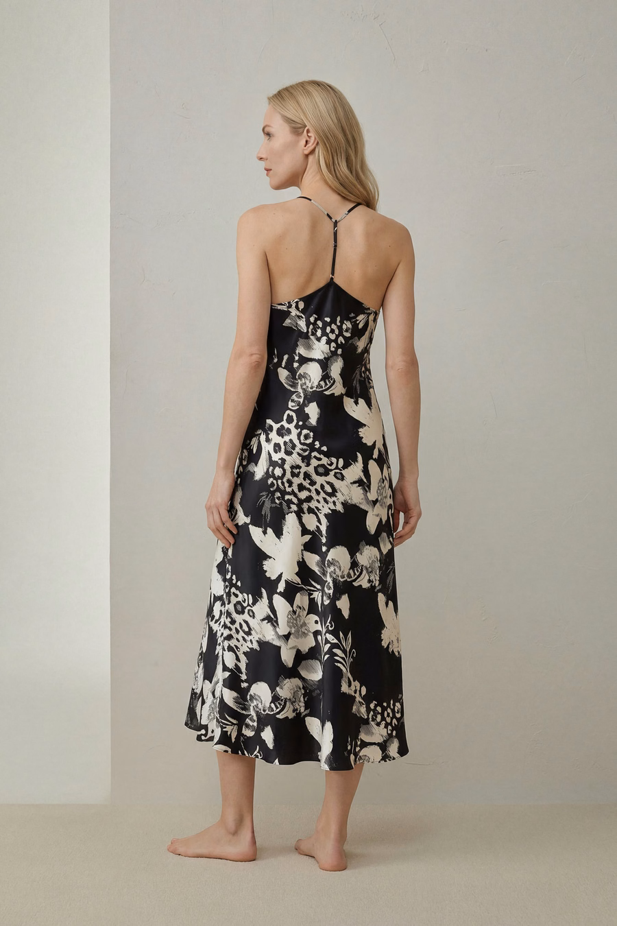 Maxi camisón de seda minimalista