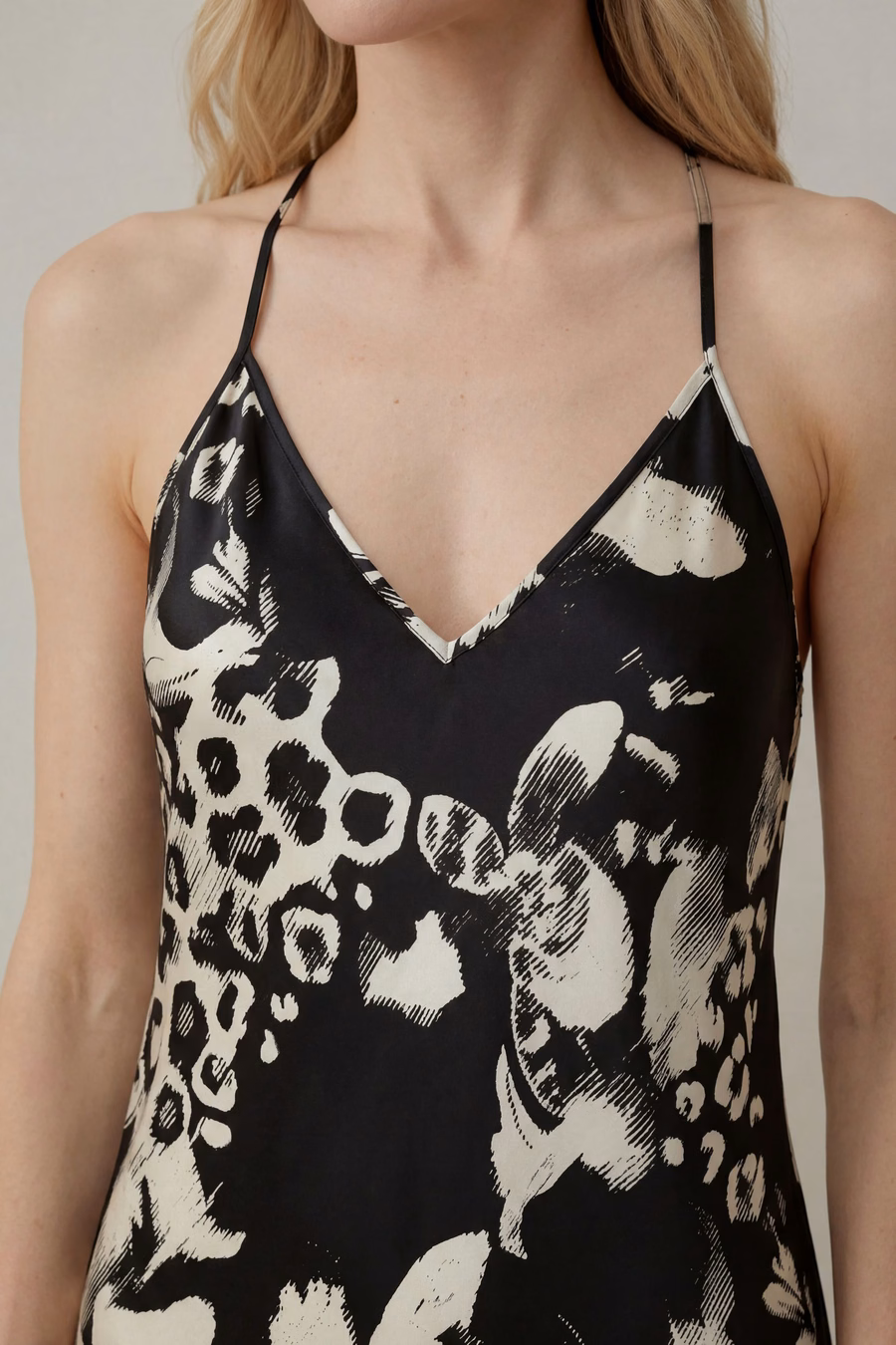Maxi camisón de seda minimalista