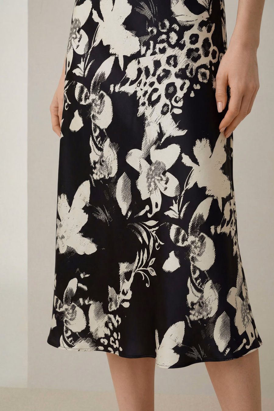Maxi camisón de seda minimalista