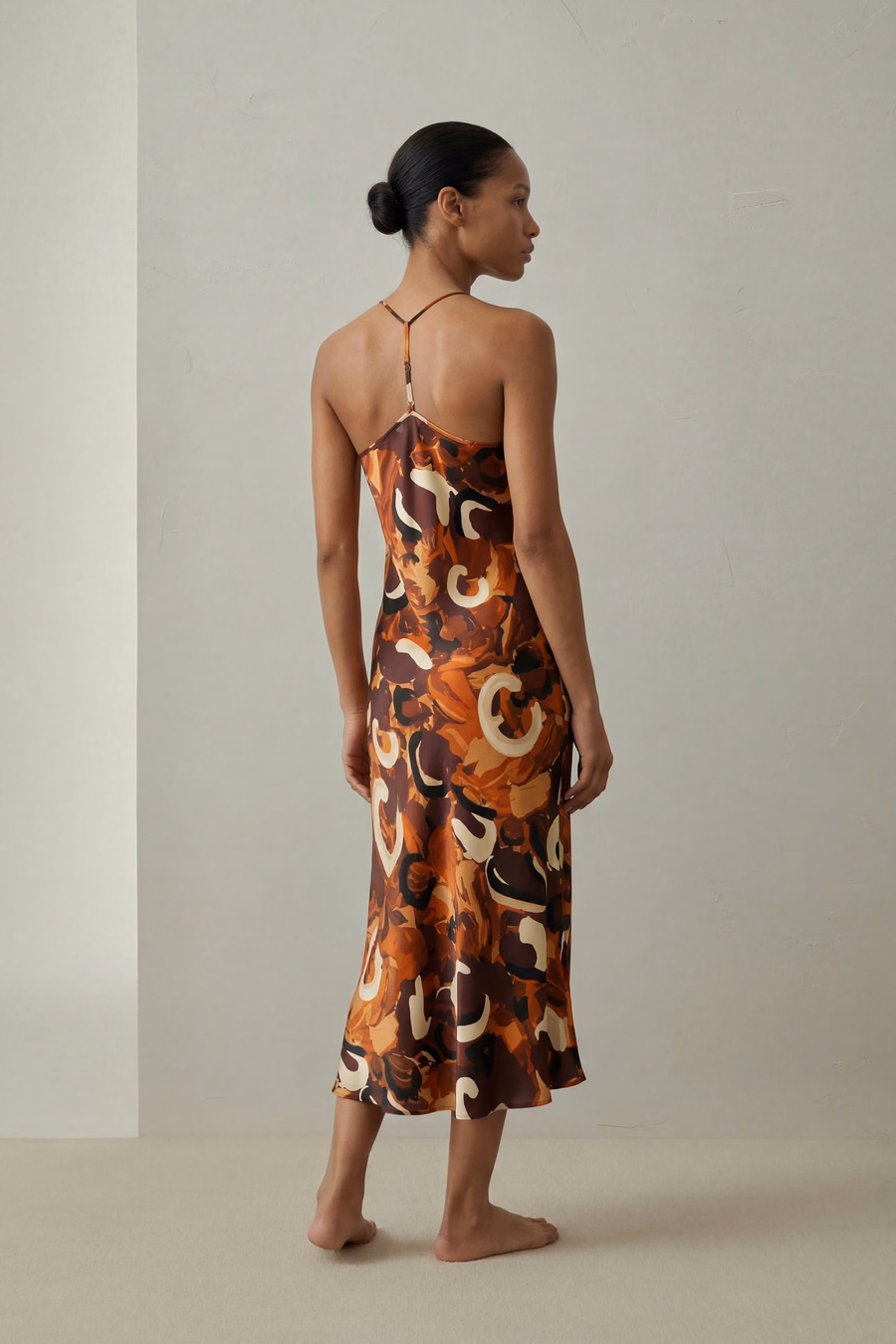 Maxi camisón de seda minimalista